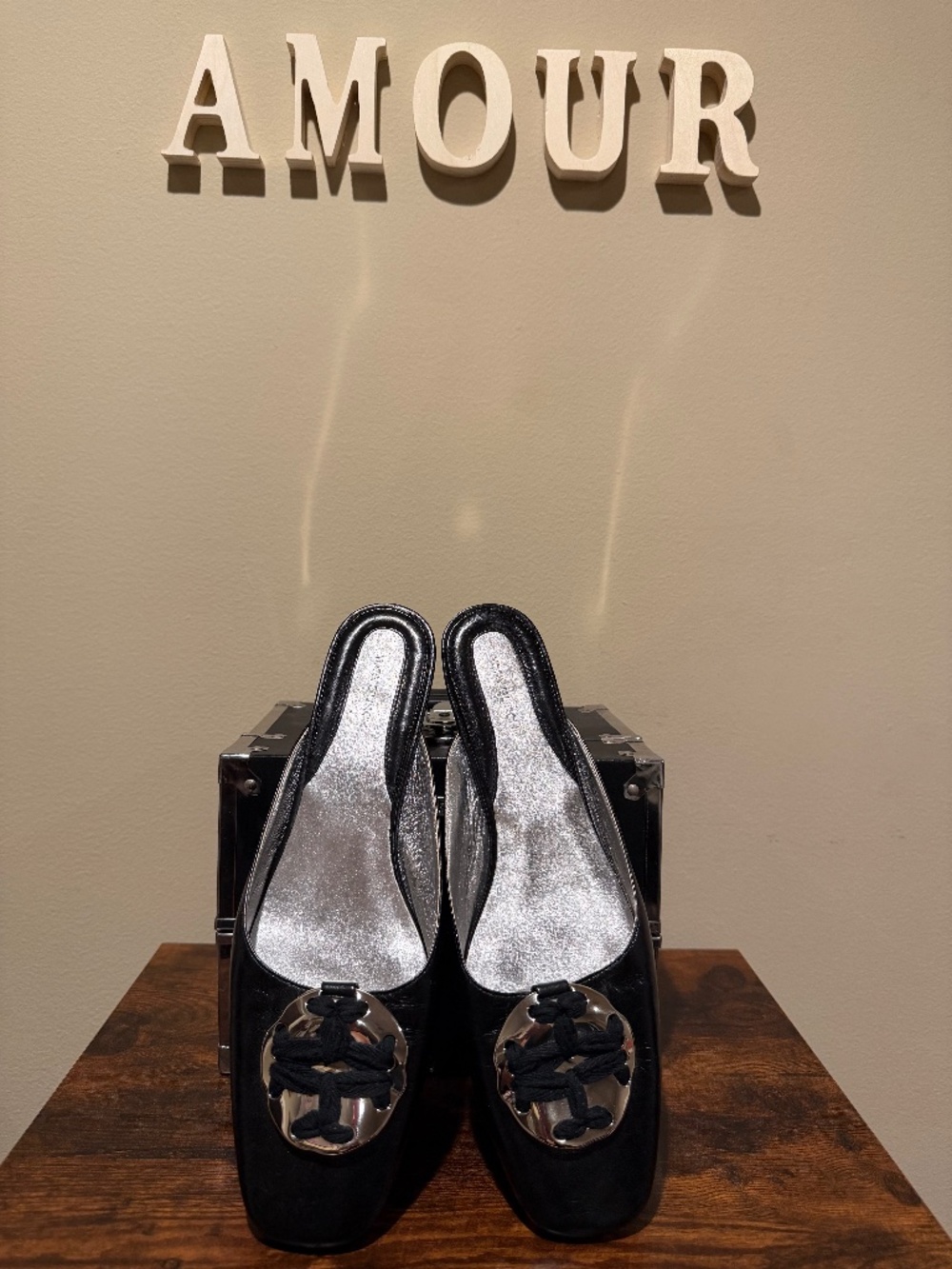 💖Amour Certified💖 Tory Burch Rare Leather Mules